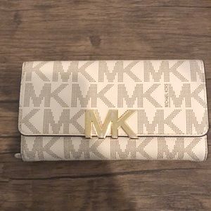 Michael kors wallet